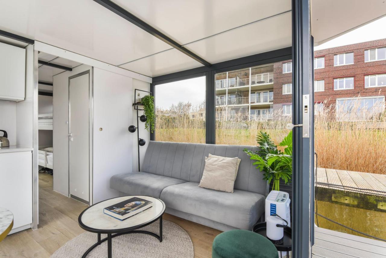 Botel Cosy Tiny Houseboats Near And Restaurants By Weltevreden Experience