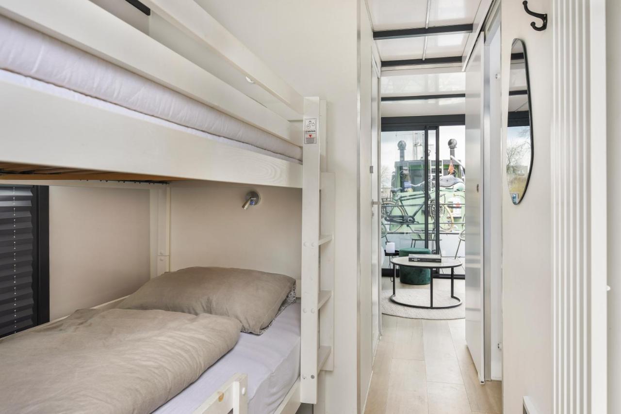 Botel Cosy Tiny Houseboats Near And Restaurants By Weltevreden Experience