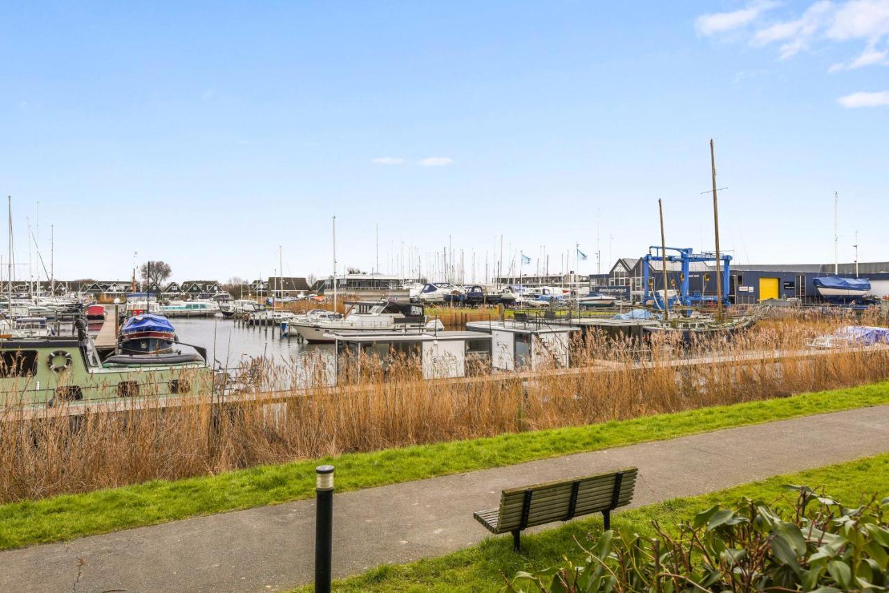 Cosy Tiny Houseboats Near And Restaurants By Weltevreden Experience Botel