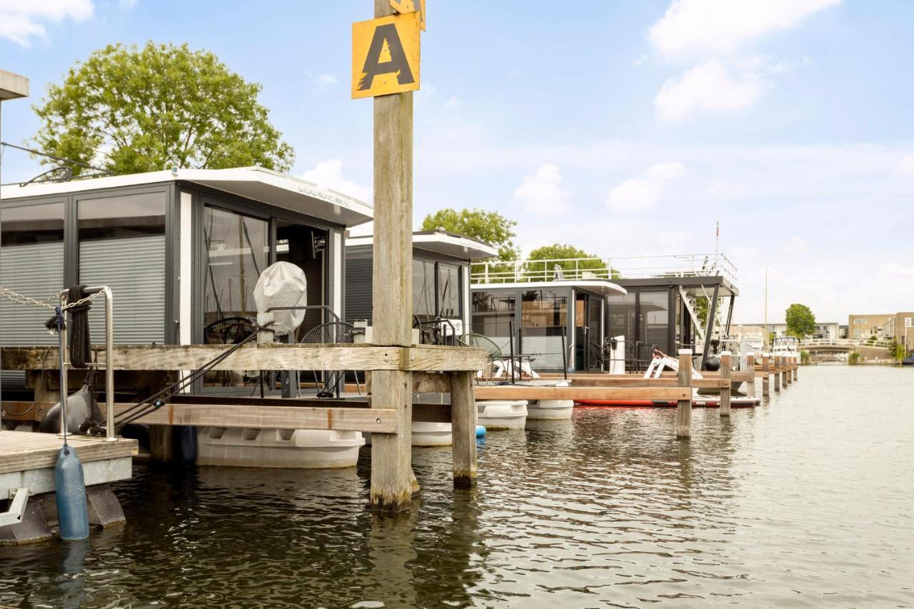 Botel Cosy Tiny Houseboats Near And Restaurants By Weltevreden Experience Zeewolde