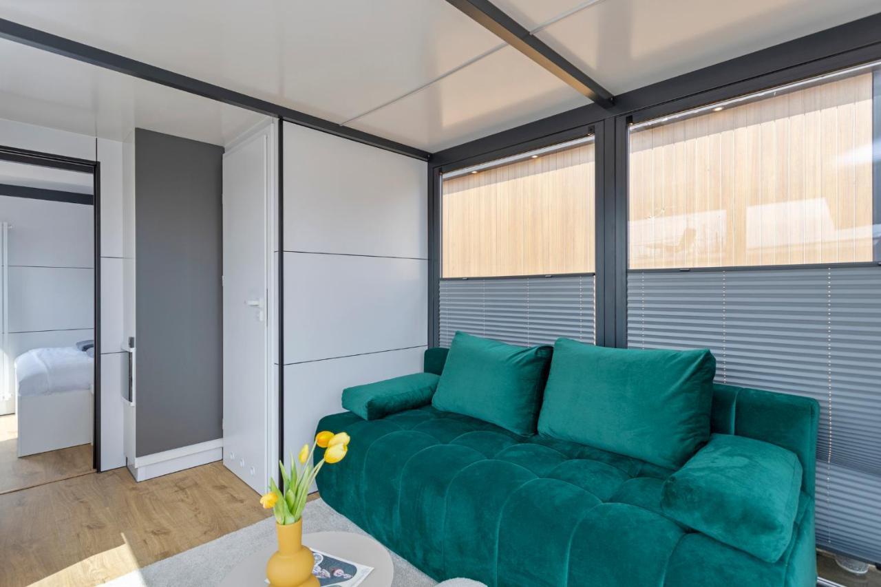 Cosy Tiny Houseboats Near And Restaurants By Weltevreden Experience Botel