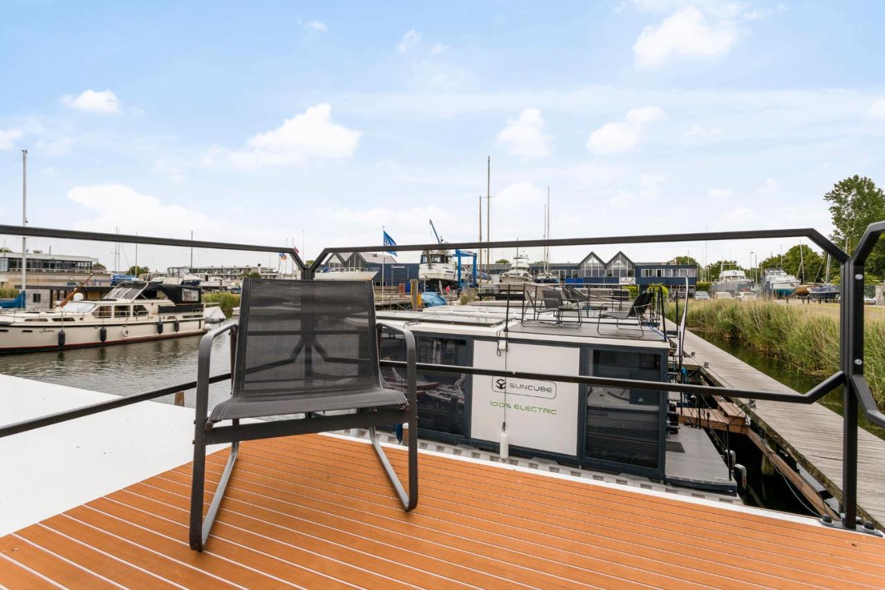 Cosy Tiny Houseboats Near And Restaurants By Weltevreden Experience * Zeewolde