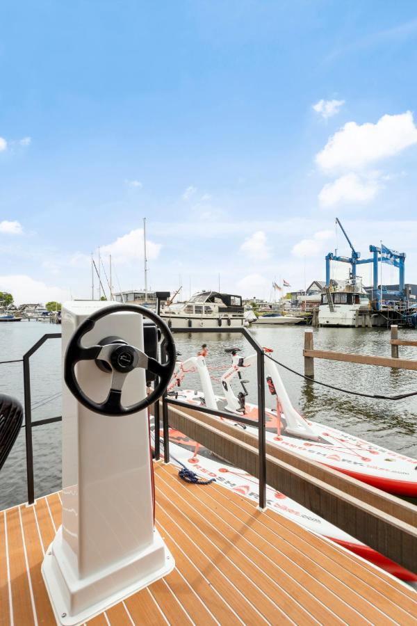 Botel Cosy Tiny Houseboats Near And Restaurants By Weltevreden Experience Zeewolde